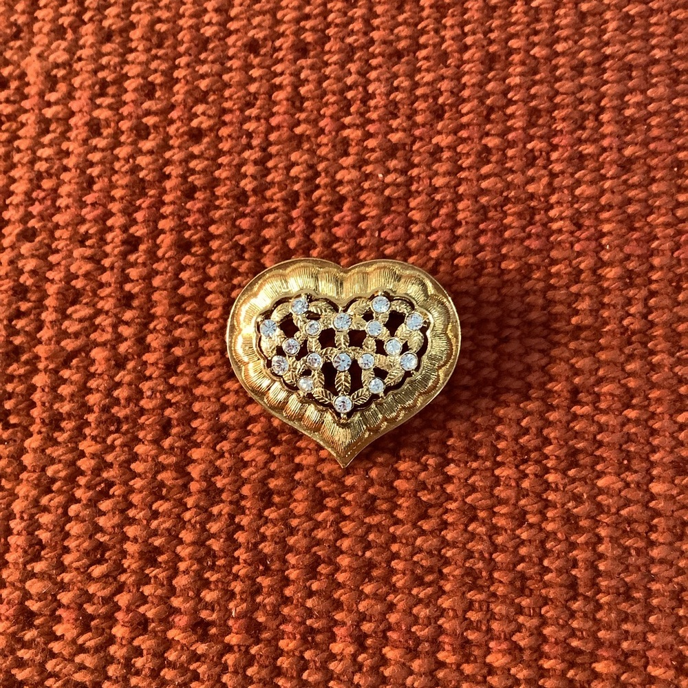 Monet heart brooch